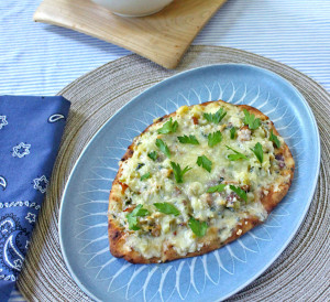 Clam Chowder Pizza with Fennel on Naan Bread