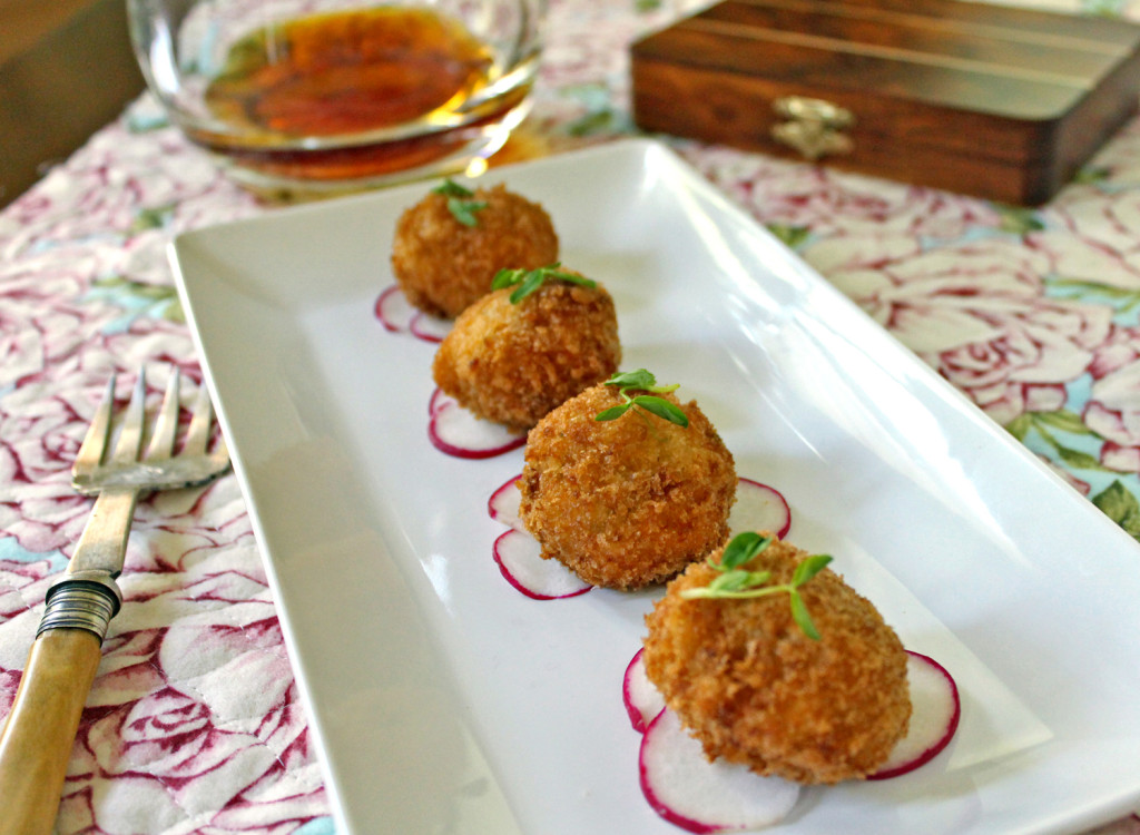 Spanish Ham Croquettes (Croquetas de Jamon)